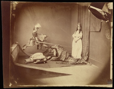 לואיס קרול, ג'ורג' הקדוש והדרקון, 26 ביוני, 1875. הדפס אלבומן,  The Getty Museum, Los Angeles 